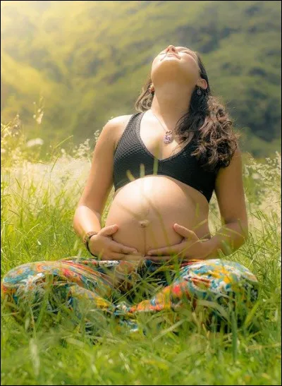 Les huiles essentielles sont interdites pendant la grossesse :