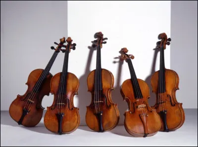 Qui est l'interprète de "Tournent les violons" ?