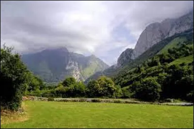 Quelle ville est la préfecture des Pyrénées-Atlantiques ?