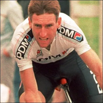 Quelle course &agrave; &eacute;tapes a &eacute;t&eacute; remport&eacute;e sept fois cons&eacute;cutives par l�Irlandais Sean Kelly ?