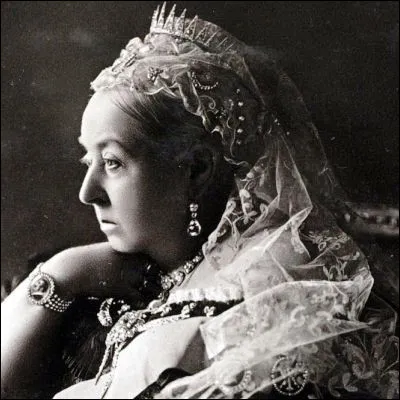 En 1857, quel village sp&eacute;cialis&eacute; dans l�industrie du bois est choisi par la reine Victoria comme capitale de la colonie du Canada-Uni ?