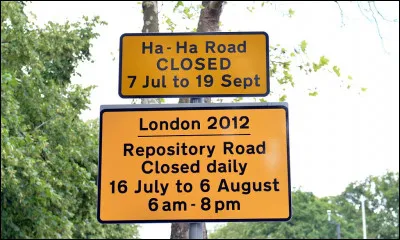 Nous sommes informés ici que la "Ha-Ha Road" est fermée du tant au tant : c'est une blague, ma parole ?