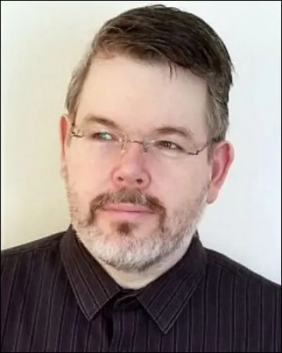 Et quand entendrons-nous sa voix pour la première fois ? (Cet homme est PJ Heywood, l'homme interprétant sa voix.)