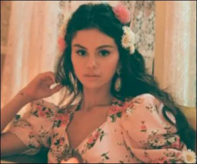 Elle est en couple avec...