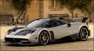 Retour en Italie avec cette incroyable machine fabriquée entièrement à la main. Quelle est cette voiture ?