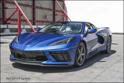 Hissez les drapeaux, la course va démarrer mais dites-moi d'abord quelle est cette supercar ?