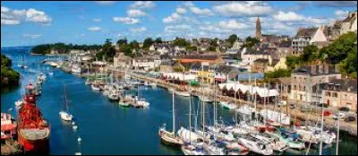 Petit tour en Bretagne, à Douarnenez. Ville sur la Côte de Cornouaille, dans laquelle a été inventé le kouign-amann, elle se situe dans le département ...