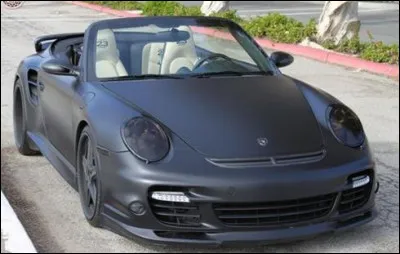 À quelle légende du football appartient cette Porsche 911 Turbo ?