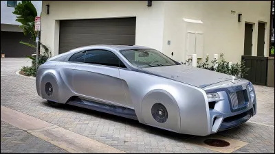 À quel chanteur américain appartient cette Rolls-Royce plutôt bizarre ?