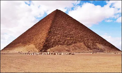 Pour quel pharaon la "pyramide rouge" a-t-elle était édifiée ?