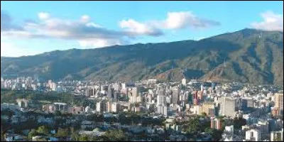 Caracas, 2 millions d'habitants, est une ville d' ...