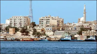 Tobrouk, 130 000 habitants, est une ville d' ...