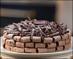 Gastronomie : quelle pâtisserie est composée de couches de mousse au chocolat et de meringue au chocolat ?