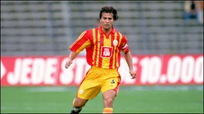 B&uuml;lent Korkmaz, qui n'a jamais port&eacute; un autre maillot, est le joueur qui a disput&eacute; le plus de matchs avec Galatasaray. Combien ?