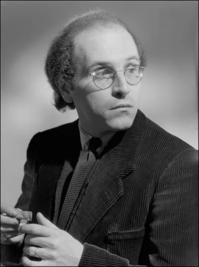 Anne dAutriche : "Tu crois que Louis m'en veut toujours, pour les [...] ?
Mme de Chevreuse : "Bah ! Avec le temps, il n'y a plus rien : c'est extra !"
Anne : "Tu as raison, je laisse tomber [...] et je reprise mes bas !"
[Quel(s) est/sont le(s) mot(s) manquant(s) ?]