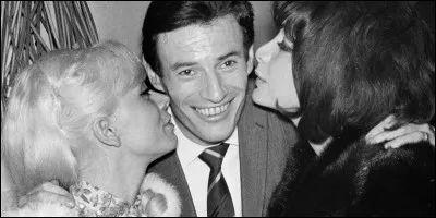 -"Tu vas à St-Trop', cet été ?"
-"Ben non : on a acheté la villa à Saint-[...]-Cap-[...] !"
[Quel(s) est/sont le(s) mot(s) manquant(s) ?]