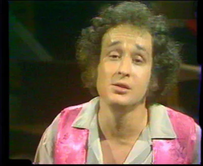 - "Faut jamais dire : Fontaine, je ne boirais pas dans ton auge..."
- "Eh bien, moi, je n'en veux pas : elle est toute [...], ton eau !"
[Quel est le nom entre crochets ?]