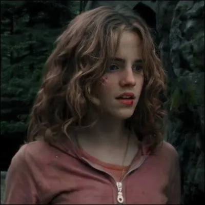 Qui Hermione frappe-t-elle ?