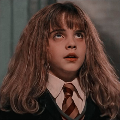 Quelle partie du corps d'Hermione provoque des moqueries ?