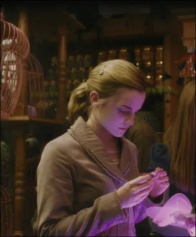 À qui lance t-elle un sort de confusion ?