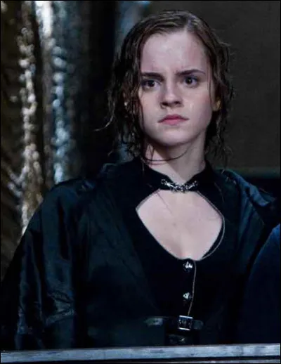 De qui prend-elle l'apparence pour aller à Gringotts ?