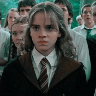 De qui commence-t-elle a être amoureuse ?