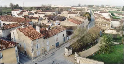 Comment s'appellent les habitants de Chassors (Charente) ?