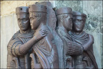 À quel système la tétrarchie de Dioclétien est-elle substituée dans l'empire Byzantin ?