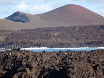 Quelle chanteuse interprète, en 1971, le titre "Mamy Blue" ?
