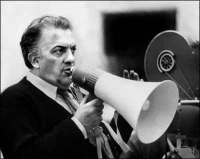 Ce cinéaste, réalisateur de "La Strada", "La Dolce Vita" , c'est ... Fellini