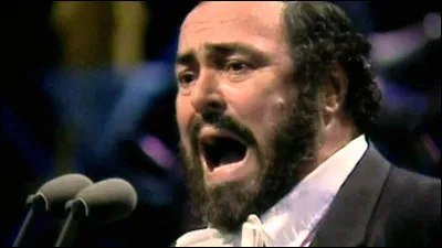 Ce chanteur d'opéra, ténor, c'est ... Pavarotti.