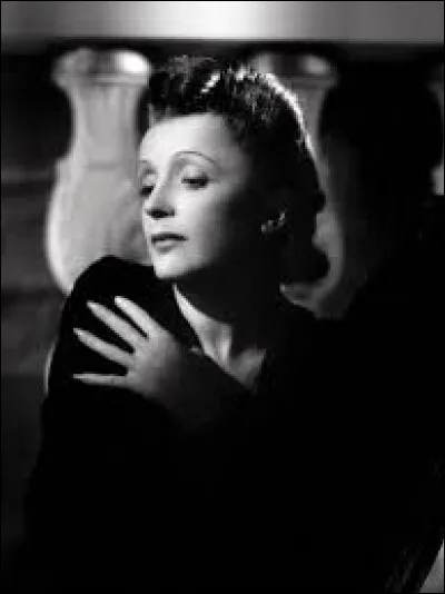 La chanteuse Edith Piaf est décédée en 1963.