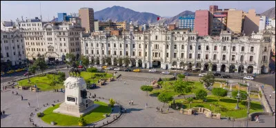 Lima, 8 millions d'habitants, est une ville d'...