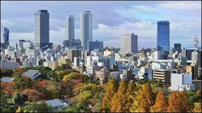 Nagoya, 2,2 millions d'habitants, est une ville d'...