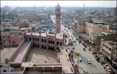 Peshawar, 2 millions d'habitants, est une ville d'...