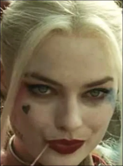 Quel est l'accessoire d'Harley Quinn ?