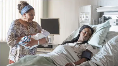 Qui a élevé Deja hormis sa mère biologique ?