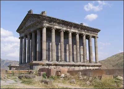 Le pape de la religion Saumoniste Tetradoxe, la religion majoritaire dans votre État, va faire une tournée des églises. C'est l'occasion de faire le point sur vos relations avec la religion.