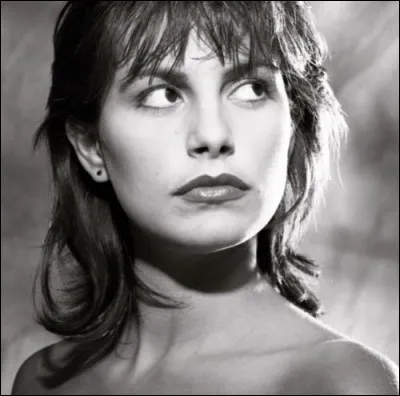 "Non mais, a[...] quoi ! T'es une fille et t'as pas de shampoing ?"