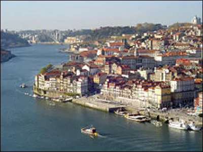 Combien d'habitants Porto compte-t-il ? 
(Porto et Grand Porto compris)