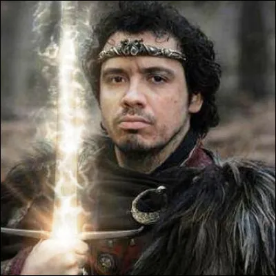 Dans le mythe arthurien, quelle &eacute;p&eacute;e Arthur re&ccedil;oit-il de la Dame du Lac apr&egrave;s la destruction de l�&eacute;p&eacute;e qu�il avait retir&eacute; du rocher ?