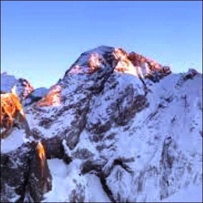 Quel massif des Alpes culmine &agrave; 3343 m&egrave;tres &agrave; la Marmolada ?