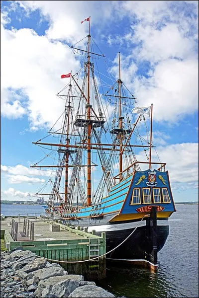 Étonnamment, il eut pour une fois de la chance en 1816, lorsqu'il s'embarque sur "La Loire", [...quel type de bateau ?] qui sert d'escorte à la tristement célèbre frégate [...nom du navire ?]