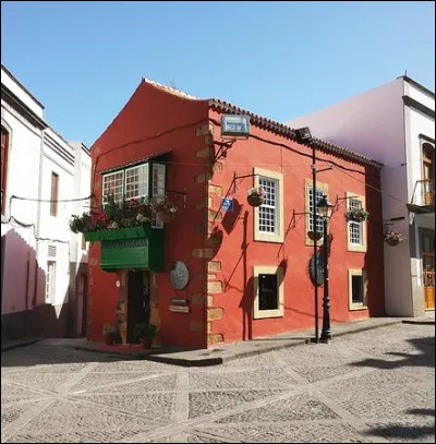 &iexcl; Qu&eacute; preciosa casa !&iquest; D&oacute;nde se esconde el intruso ?Quelle belle maison !O&ugrave; se cache l'intrus ?