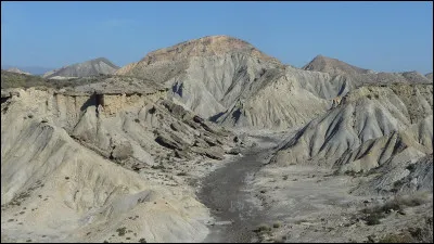 Parece un paisaje lunar.&iexcl; Encuentra la palabra intrusa !&Ccedil;a ressemble &agrave; un paysage lunaire.Trouve le mot intrus !