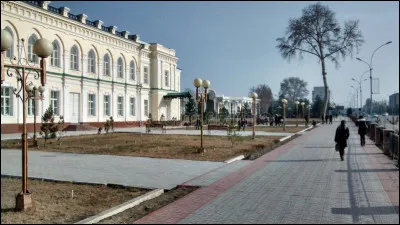 Ferghana, 250 000 habitants, est une ville d'...