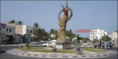 Gabès, 130 000 habitants, est une ville d'...