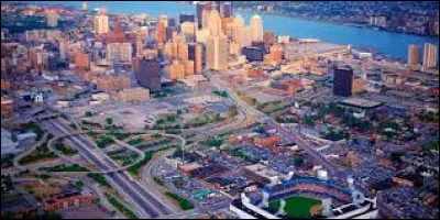 D'où provient le nom de la ville de Détroit ?