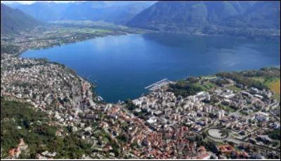 Quelle ville n'est pas en Italie ?