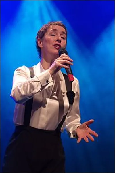 Puisqu'il n'aime pas le cirque, emmène-le [... ...] voir les girafes !